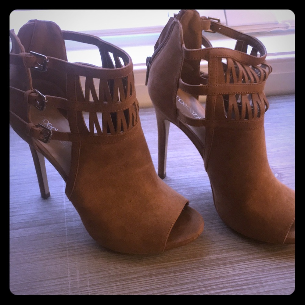 SOLD- Stiletto tan peep toe booties